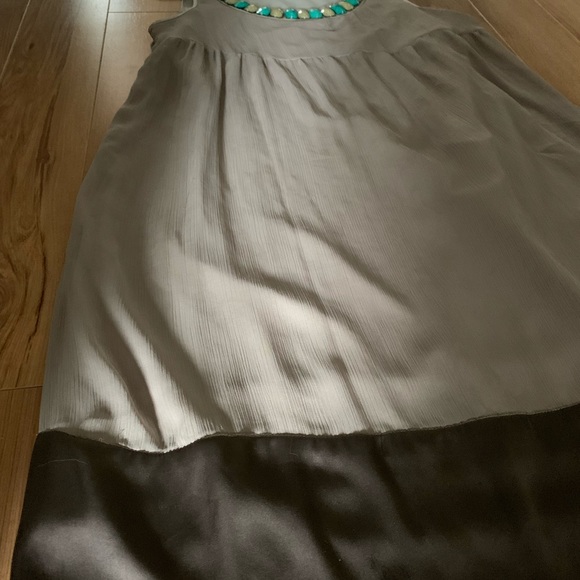 Cute party dress with beaded neckline - Picture 5 of 8